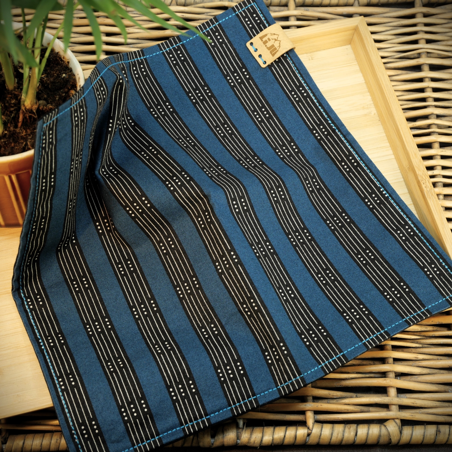Li.JU Hank, STRIPES