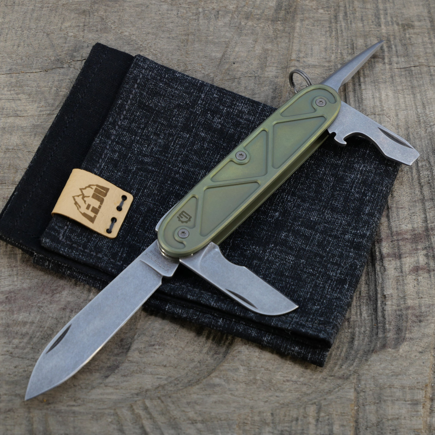 Li.JU MOD - TITAN - TRIANGLE - anodisiert, stonewashed - ELECTRICIAN - Titan Grade 5  (Ti 6AI 4V)  - 93mm