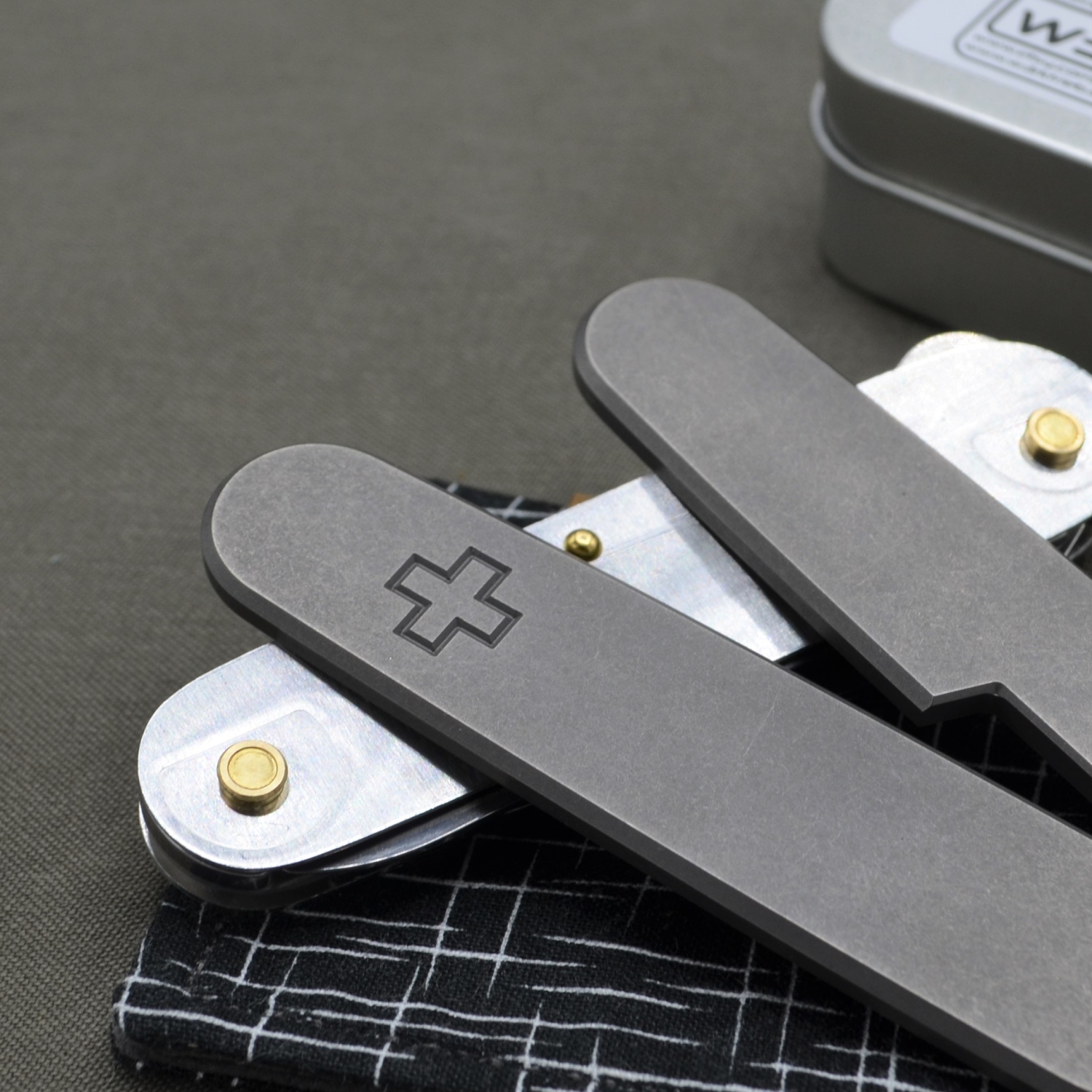 TITAN - oldcross dark wash glatt - oc - Griffschalen oder montiertes Taschenmesser - Titan Grade 5  (Ti 6AI 4V) - 91mm