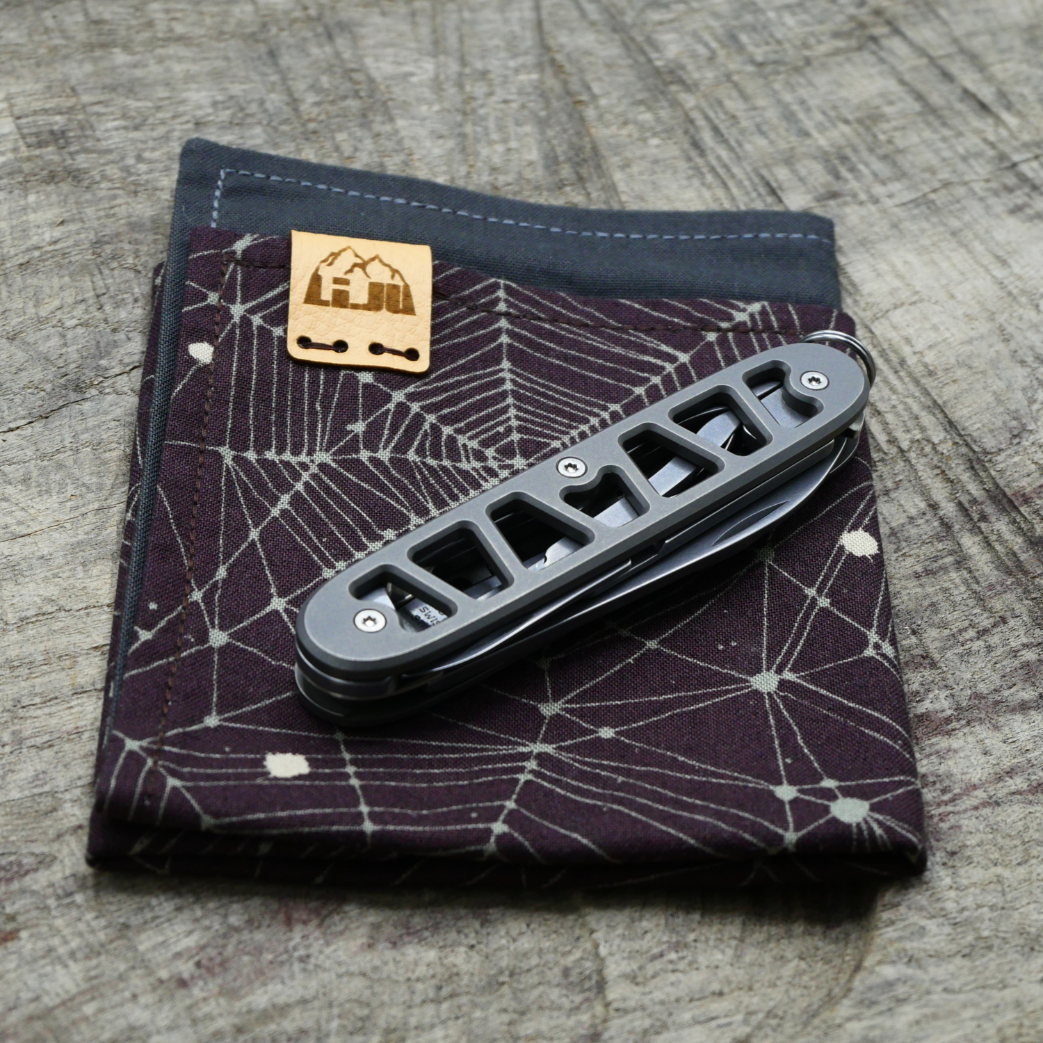 TITAN - SKELETON - used wash - fertig montiertes Taschenmesser - Titan Grade 5 (Ti 6AI 4V) - 93mm