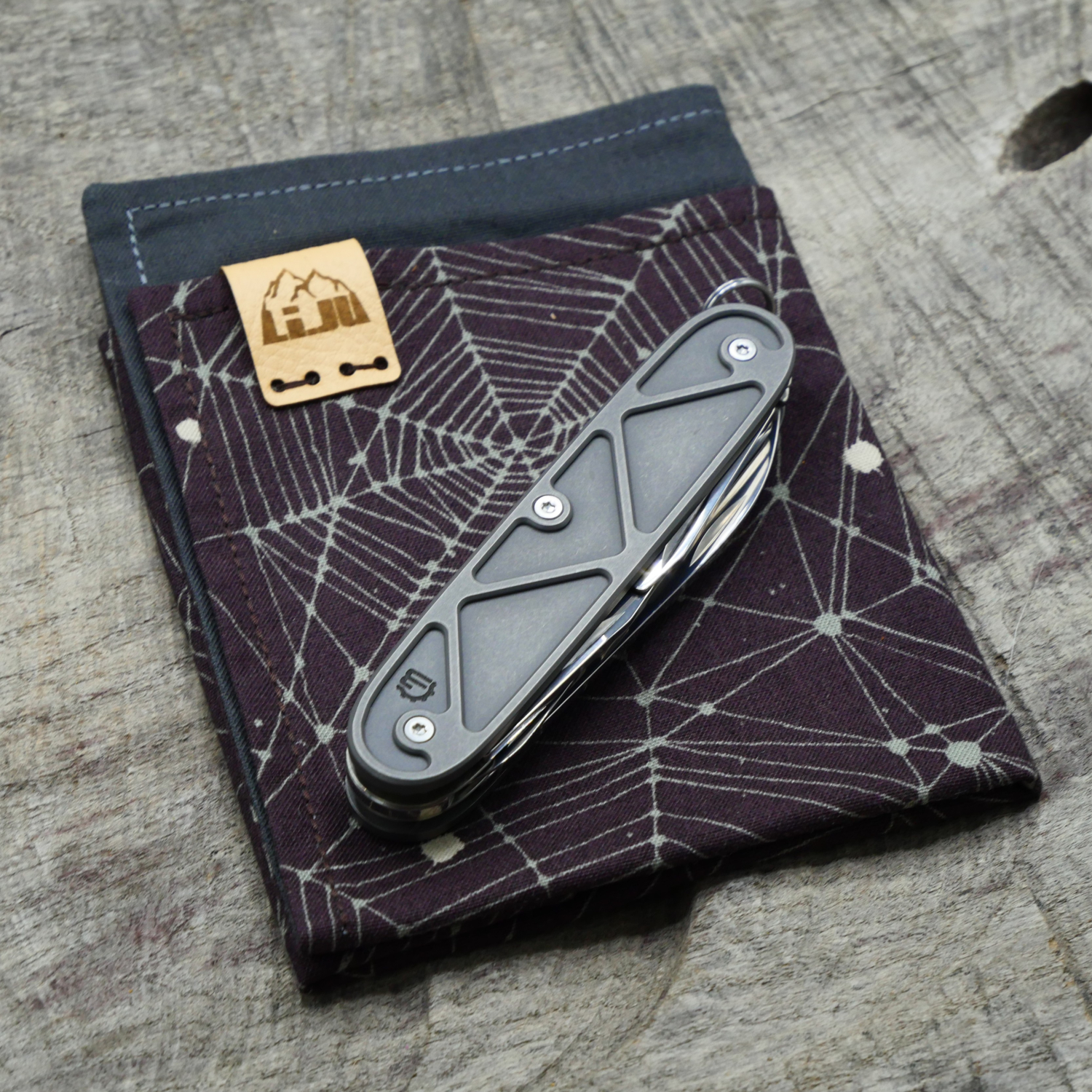 TITAN - TRIANGLE - dark wash - Griffschalen oder montiertes Taschenmesser - Titan Grade 5  (Ti 6AI 4V)  - 93mm