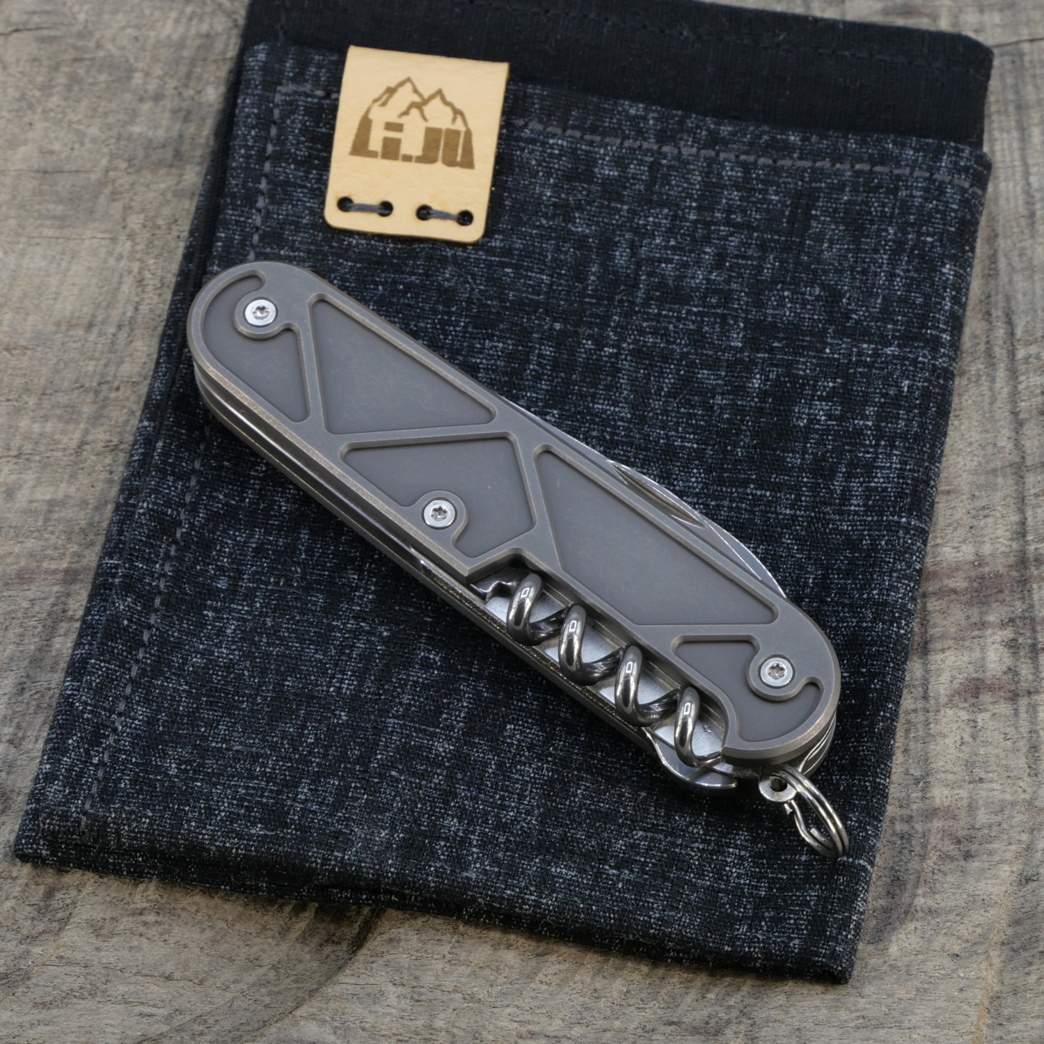 TITAN - TRIANGLE geschraubt dark wash - COMPACT - Titan Grade 5  (Ti 6AI 4V)  - 91mm